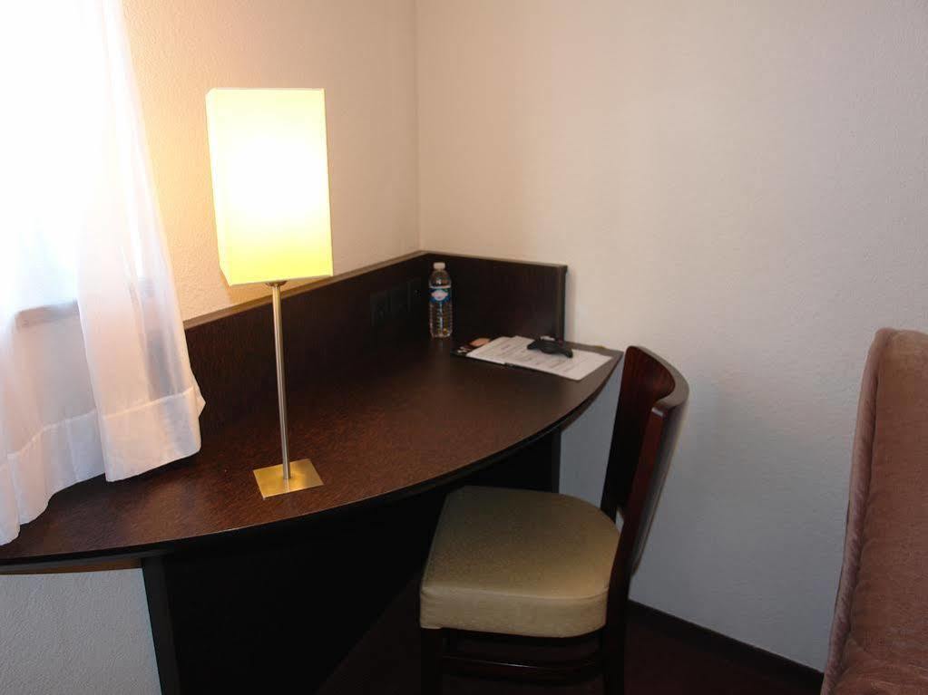 Brit Hotel Du Stade Rennes Ouest מראה חיצוני תמונה